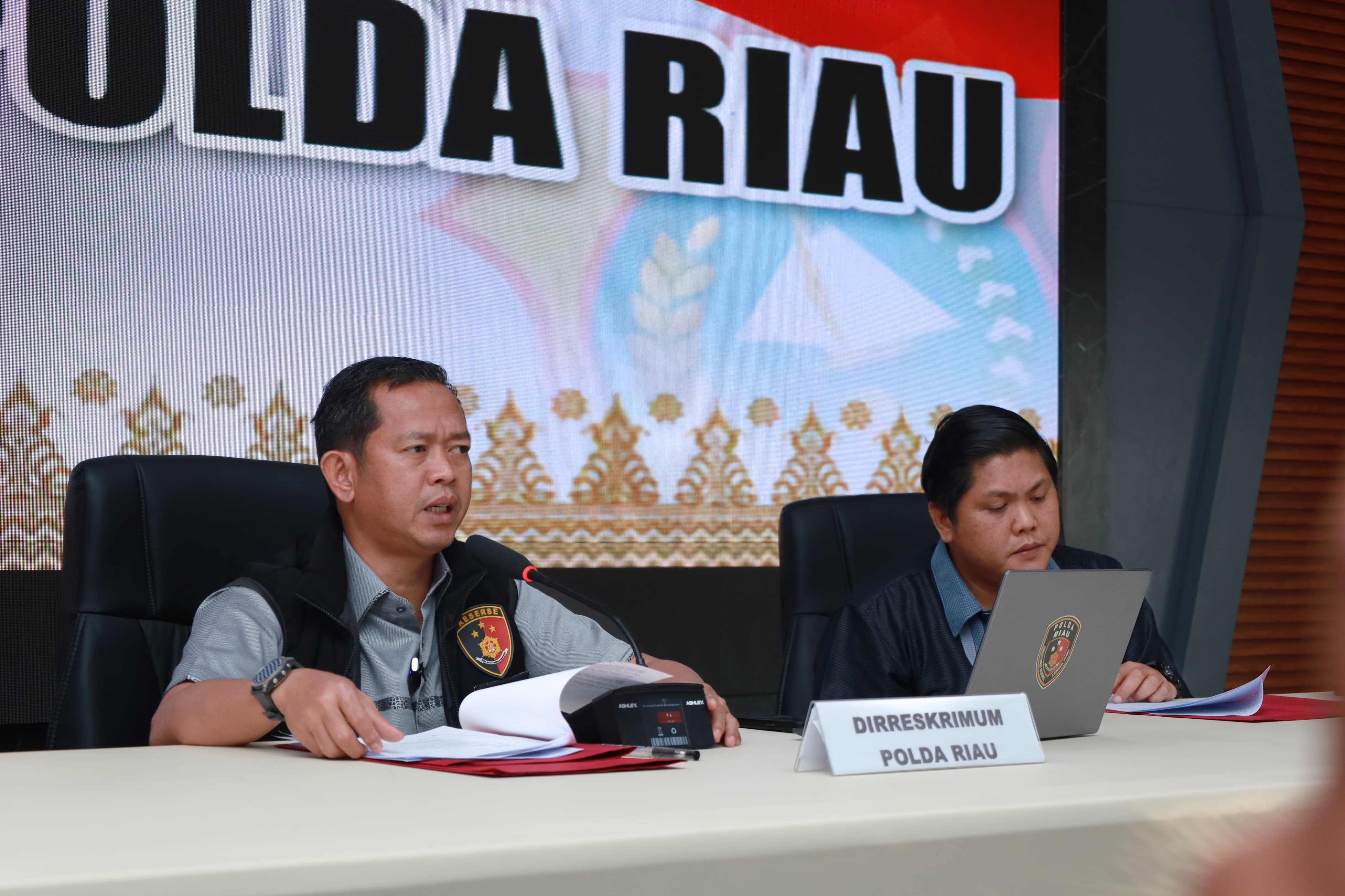 DITRESKRIMUM POLDA RIAU LAKSANAKAN PRESS RELEASE TINDAK PIDANA PEMBUNUHAN BERENCANA DAN PENGANIAYAAN